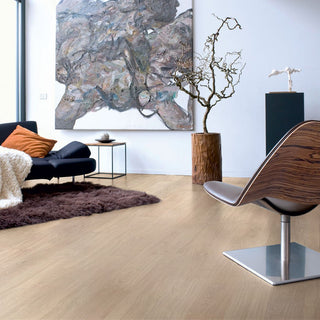 Light grey varnished oak Waterproof Laminate by Quickstep