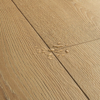 Brushed oak warm natural Waterproof Laminate by Quickstep