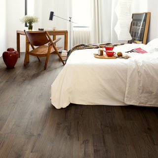 Classic oak brown Waterproof Laminate by Quickstep
