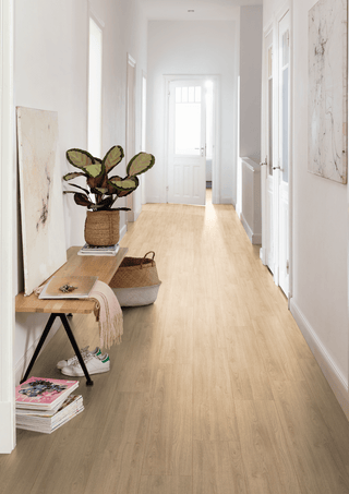 Natural Charlotte Oak Laminate by Egger