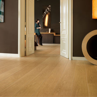 Natural varnished oak Laminate by Quickstep