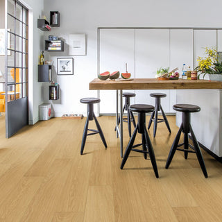 Natural varnished oak Waterproof Laminate by Quickstep