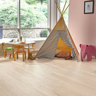 Pearl Oak Vinyl by Karndean