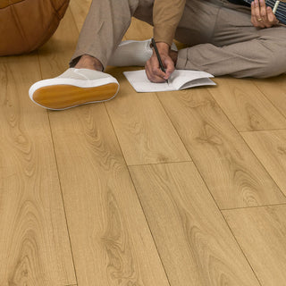 Sandy oak Waterproof Laminate by Quickstep