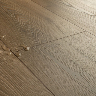 Warm brown oak Waterproof Laminate by Quickstep