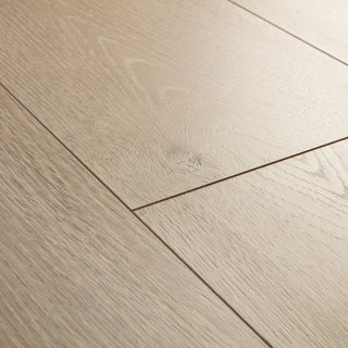 White vintage oak Laminate by Quickstep