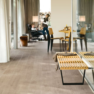 White vintage oak Laminate by Quickstep