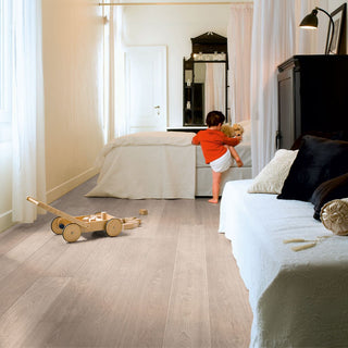 White vintage oak Laminate by Quickstep
