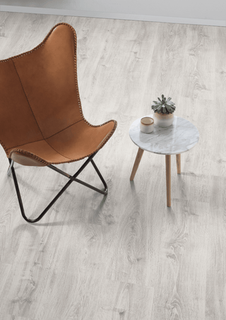 White Waltham Oak Laminate by Egger