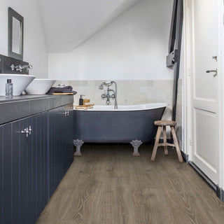 Woodland oak brown Waterproof Laminate by Quickstep